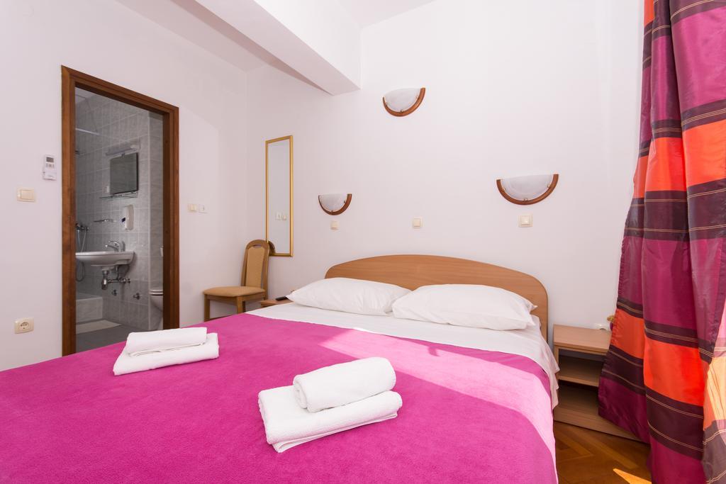 Guest House Mamut Kastela Exterior photo