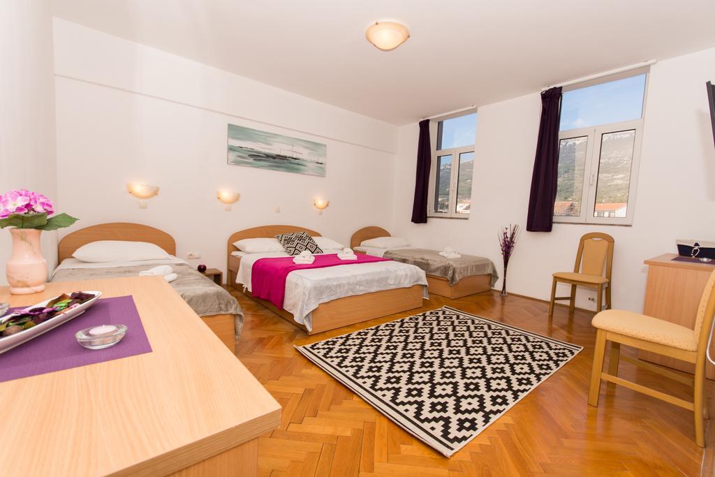 Guest House Mamut Kastela Exterior photo