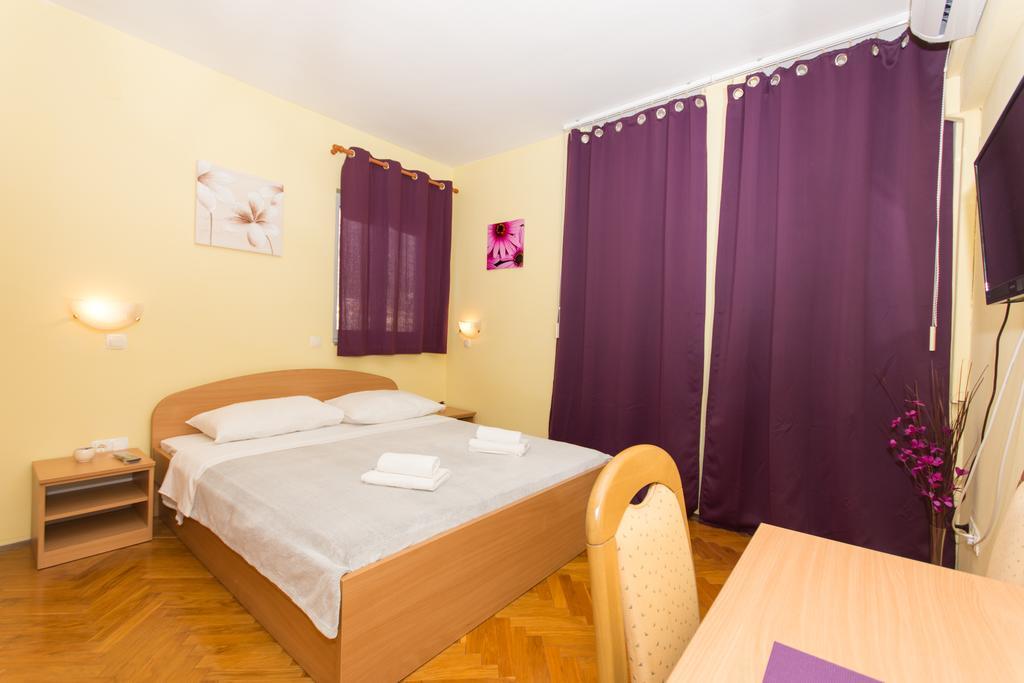 Guest House Mamut Kastela Exterior photo