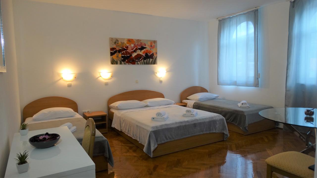 Guest House Mamut Kastela Exterior photo