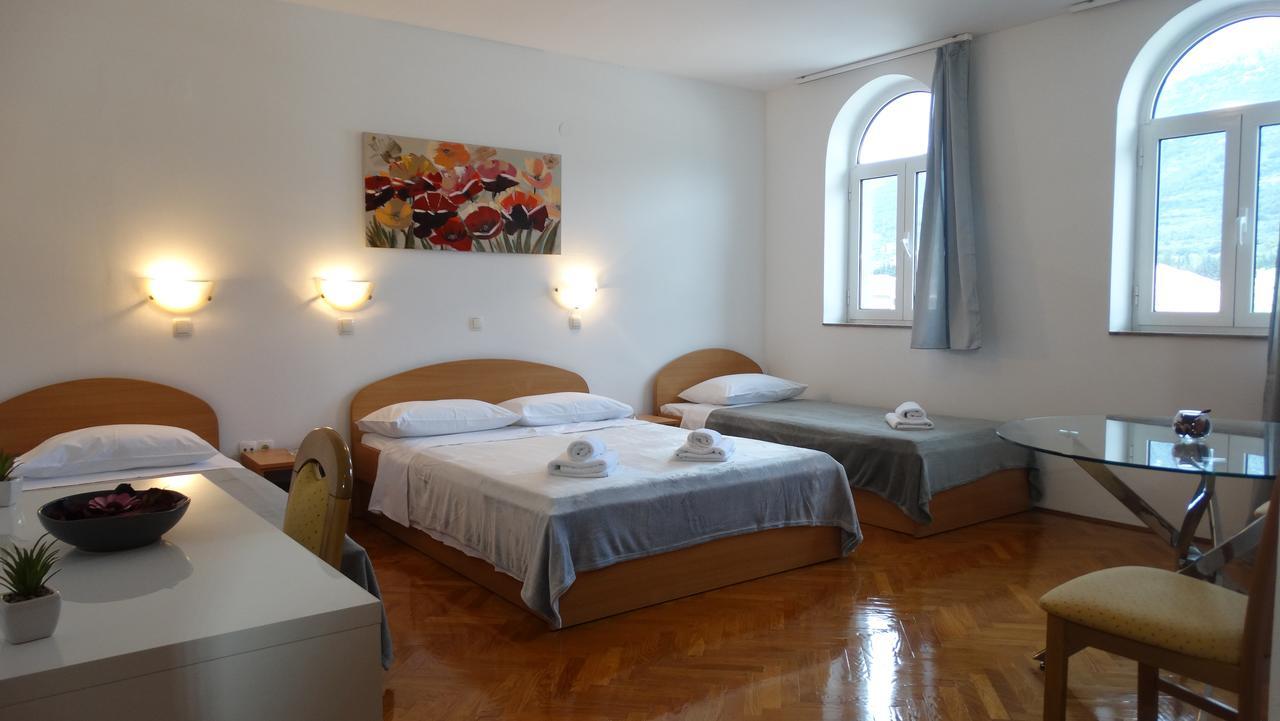 Guest House Mamut Kastela Exterior photo