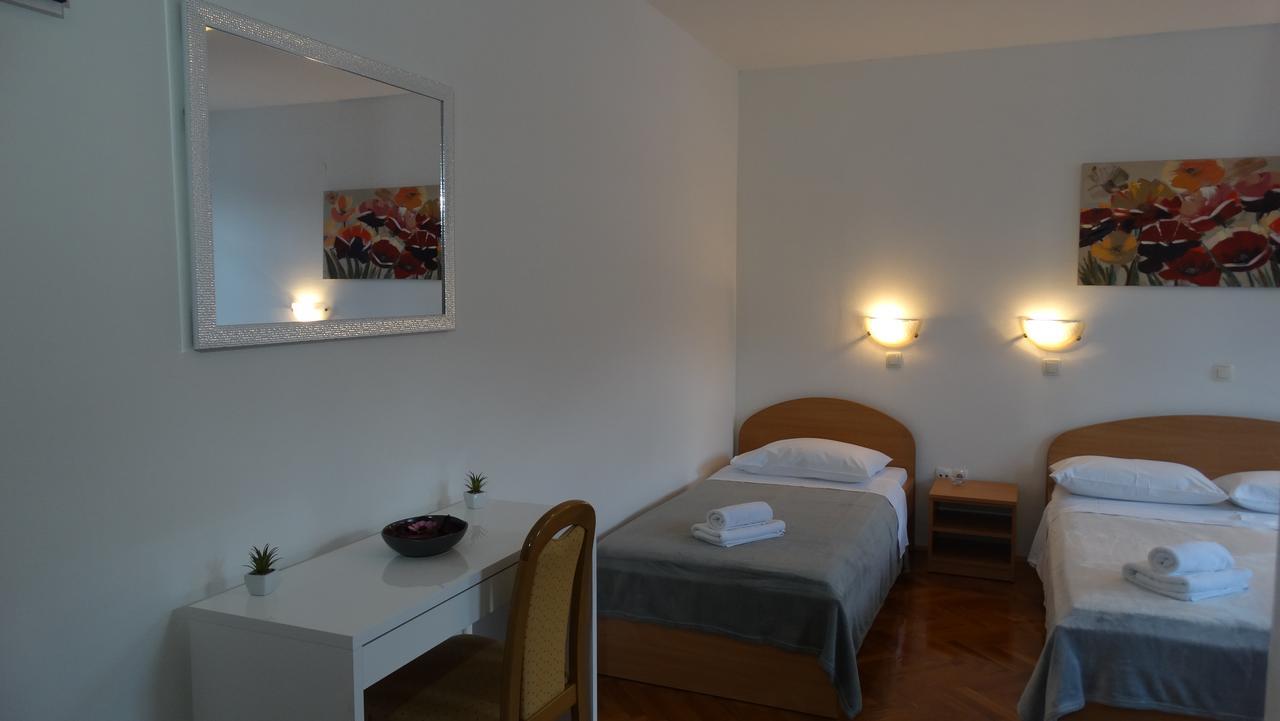 Guest House Mamut Kastela Exterior photo